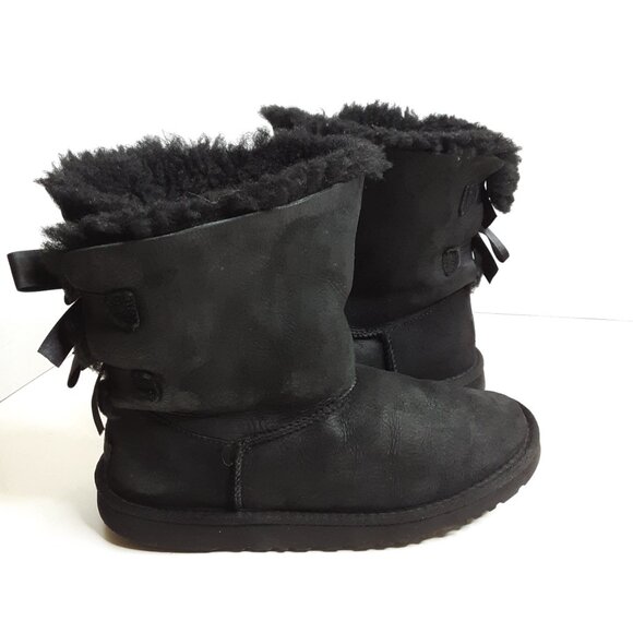 UGG Women's Mini Bailey Bow II Boot size 6 - Picture 1 of 11